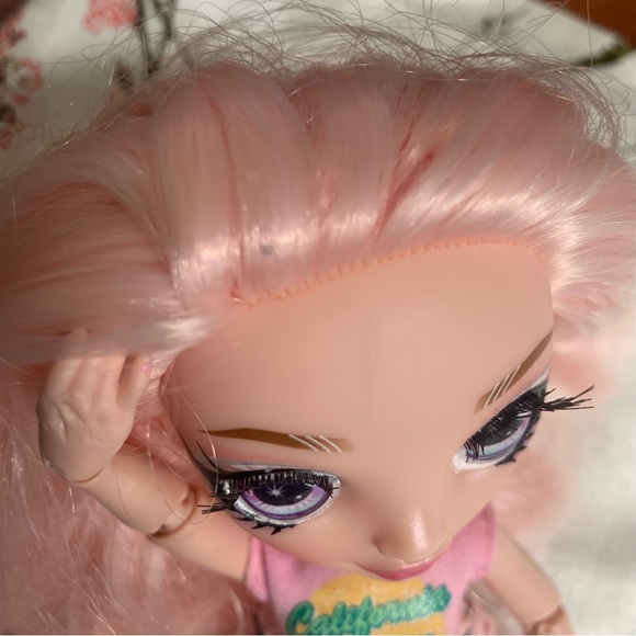 Rainbow High Bella Parker Fashion Doll MGA 2019 Pink Hair - Picture 10 of 10